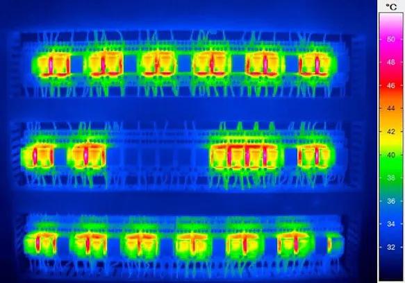 Imagen termográfica de cuadro eléctrico